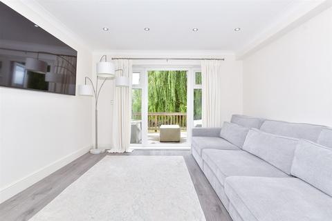 3 bedroom townhouse for sale, The Lakes, Larkfield, Kent