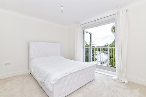 3 bedroom townhouse for sale, The Lakes, Larkfield, Kent