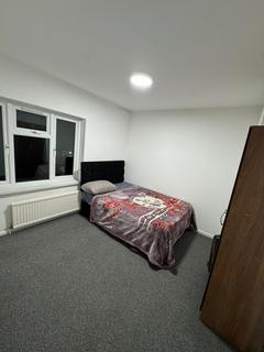 1 bedroom in a house share to rent, Verderers Road, Chigwell IG7