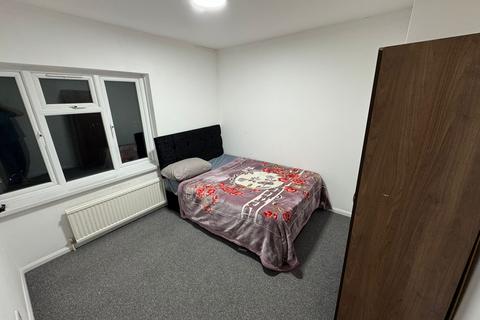 1 bedroom in a house share to rent, Verderers Road, Chigwell IG7