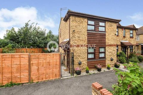 1 bedroom flat for sale, Heath Road, Hounslow TW3