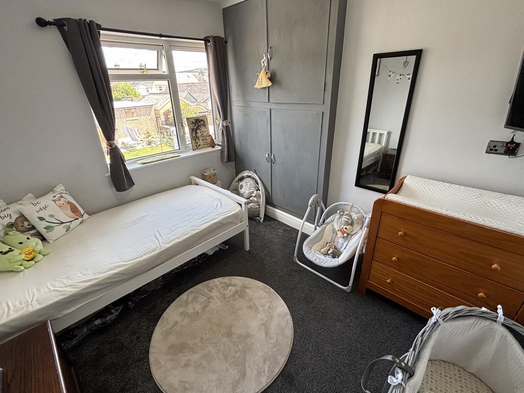 Rear bedroom 2