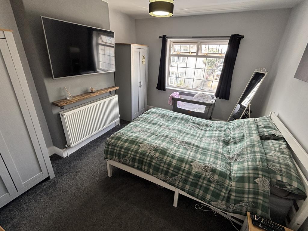 Front bedroom 1