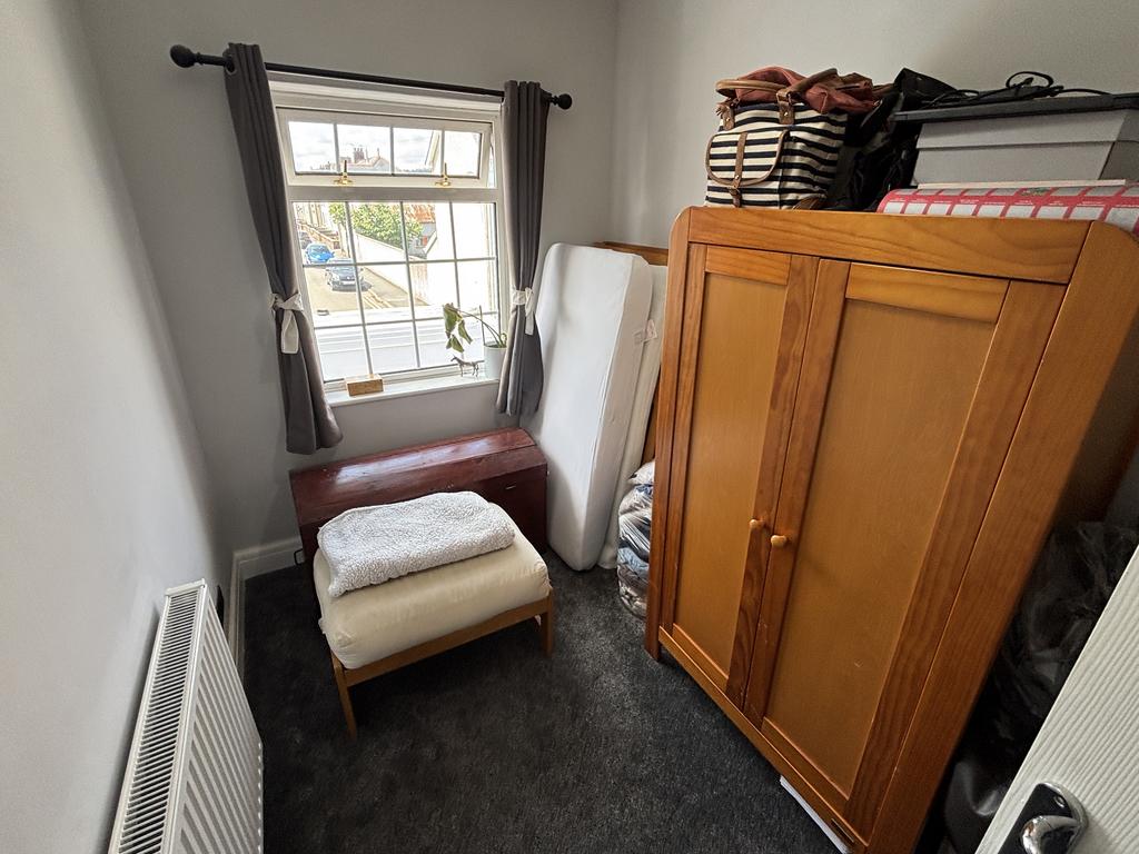 Front bedroom 3