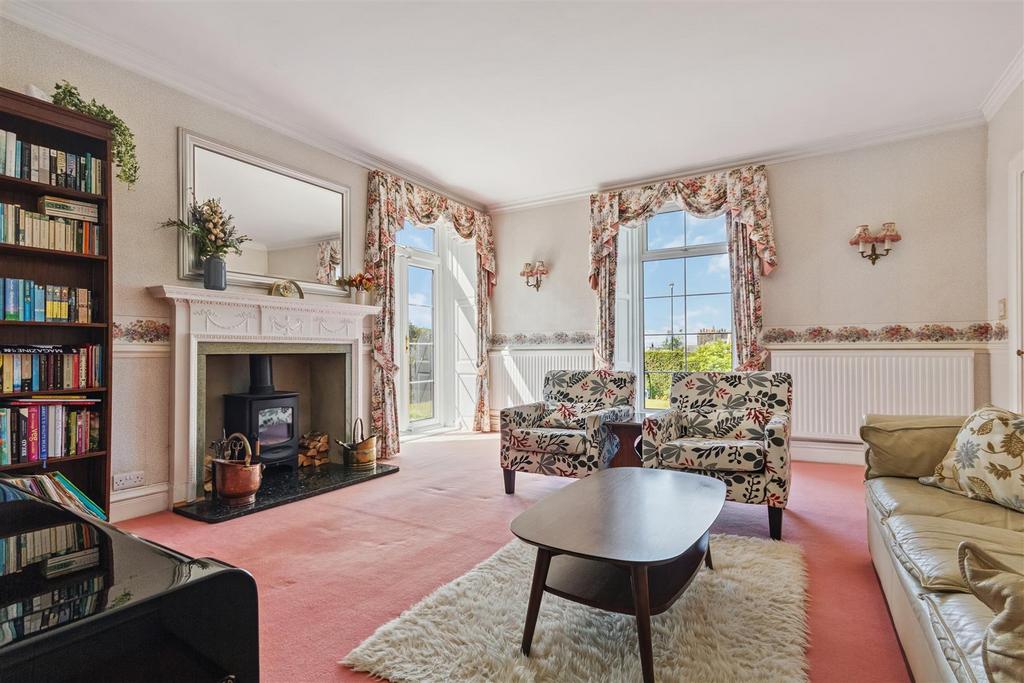 Formal lounge