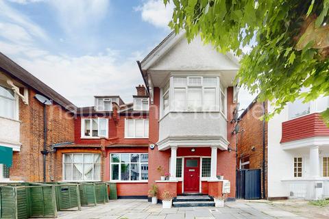 2 bedroom flat for sale, Woodstock Road, NW11