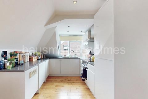 2 bedroom flat for sale, Woodstock Road, NW11