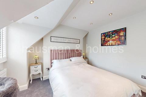 2 bedroom flat for sale, Woodstock Road, NW11