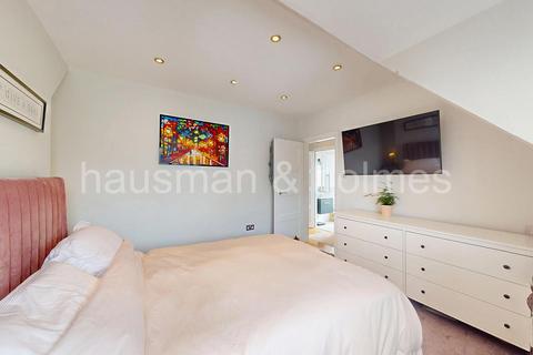 2 bedroom flat for sale, Woodstock Road, NW11