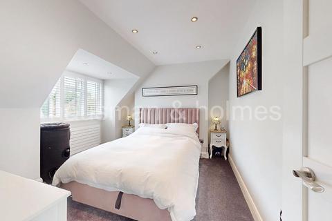 2 bedroom flat for sale, Woodstock Road, NW11