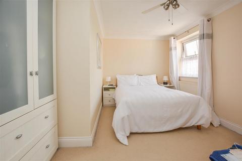 2 bedroom apartment for sale, Junction Road, Warley, Brentwood