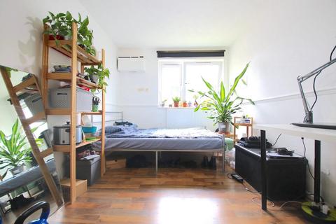 5 bedroom flat to rent, Rhodeswell Road, London E14