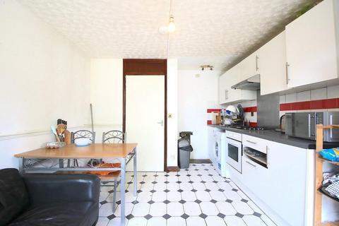 5 bedroom flat to rent, Rhodeswell Road, London E14