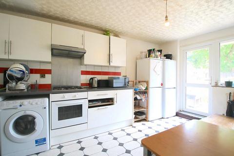 5 bedroom flat to rent, Rhodeswell Road, London E14