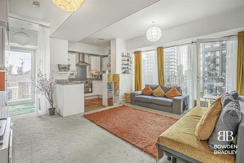 2 bedroom flat for sale, Ilford Hill, Ilford