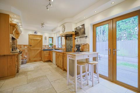 5 bedroom detached house for sale, 37 Foxhole Drive, Southgate