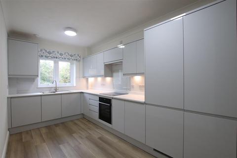 9 Baytree Close, Chichester, PO19 5UF