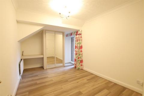 9 Baytree Close, Chichester, PO19 5UF