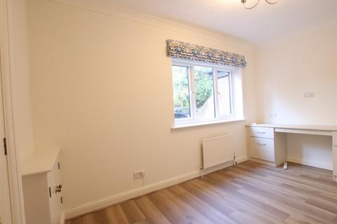 9 Baytree Close, Chichester, PO19 5UF