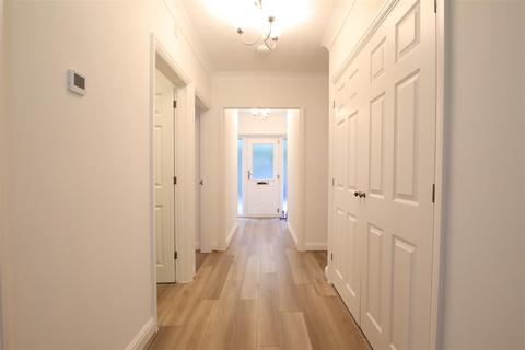 9 Baytree Close, Chichester, PO19 5UF