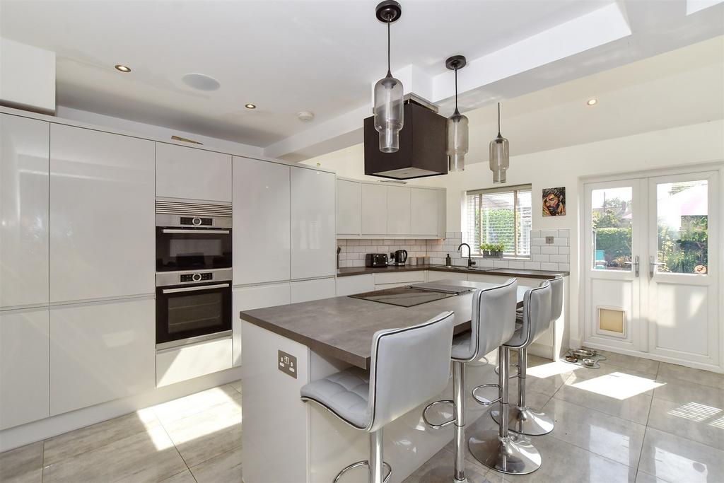 Kitchen/ Family Room