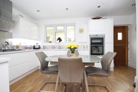 2 bedroom detached bungalow for sale, THE GLADE, FETCHAM, KT22