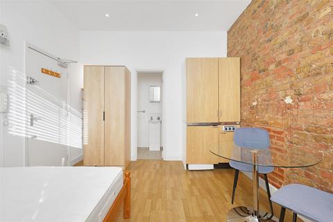 Studio to rent, Wrights Lane, London W8