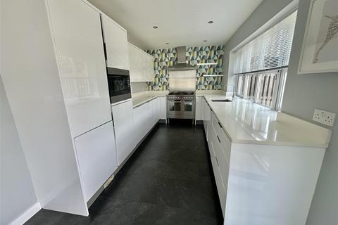 4 bedroom house for sale, Abbey Close, Mirfield