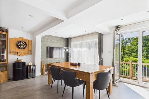 Upcroft Avenue, Edgware