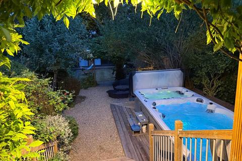 4 bedroom semi-detached house for sale, Upcroft Avenue, Edgware