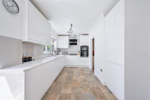6 bedroom detached house for sale, Bywood Close, Banstead