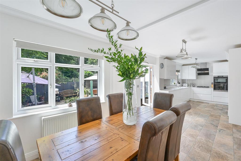 BYWOOD CLOSE, 4- (4).jpg