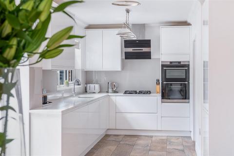 6 bedroom detached house for sale, Bywood Close, Banstead