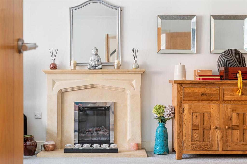 BYWOOD CLOSE, 4- (10).jpg