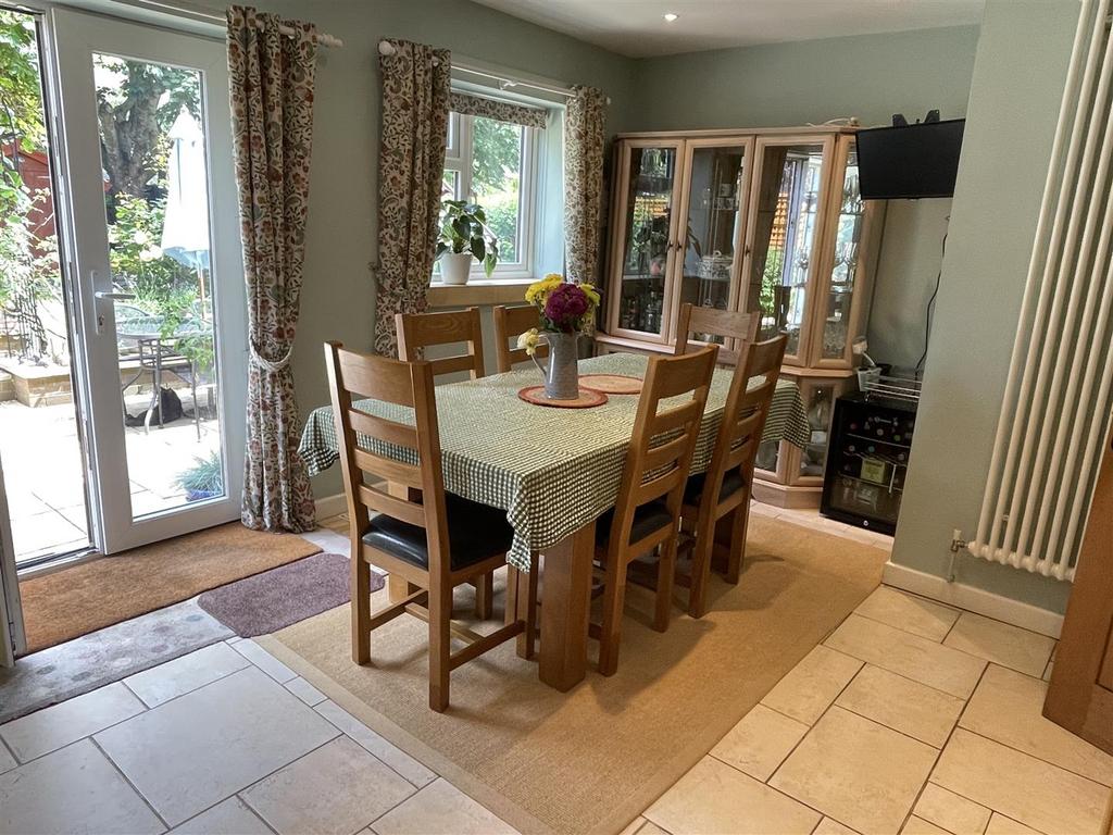 Dining Area.JPG