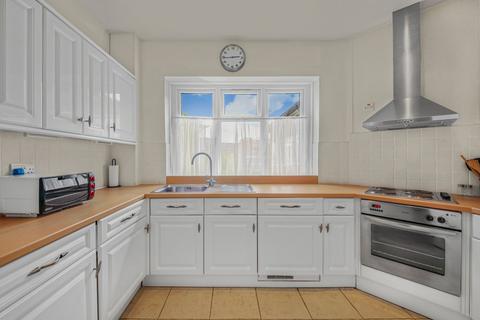 2 bedroom flat to rent, Avenue Close, Avenue Road, St John's Wood