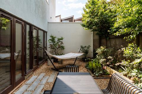 3 Eden Way, London, E3 2JD