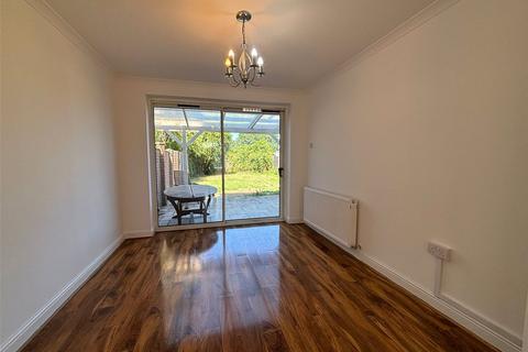 4 bedroom semi-detached house to rent, Smiths Lane, SL4