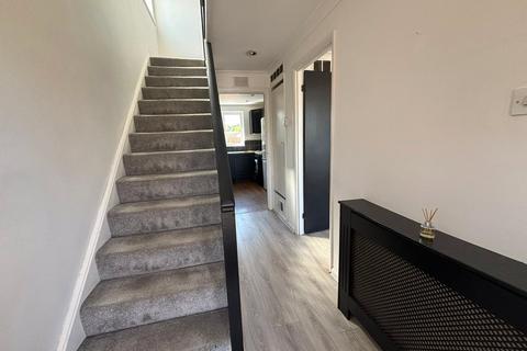 3 bedroom semi-detached house to rent, Newburry Crescent, SL4