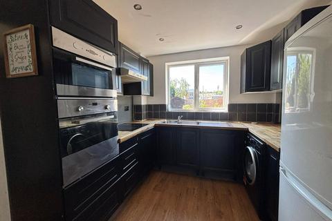 3 bedroom semi-detached house to rent, Newburry Crescent, SL4