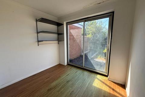 3 bedroom semi-detached house to rent, Newburry Crescent, SL4