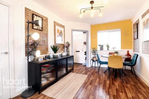 3 bedroom townhouse for sale, Dallow Street, Shobnall