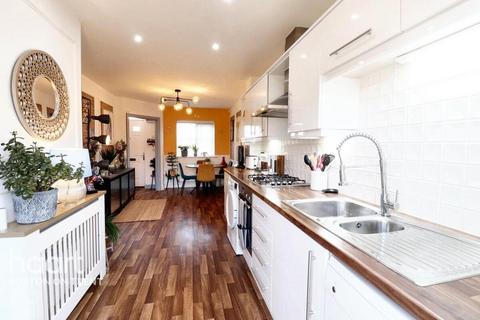 3 bedroom townhouse for sale, Dallow Street, Shobnall