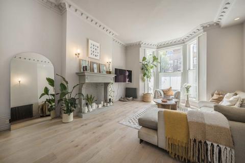 17a Westwick Gardens, London, W14 0BU