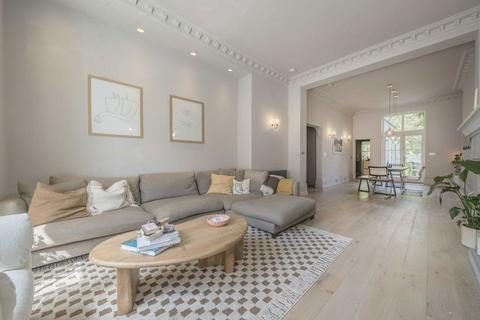 17a Westwick Gardens, London, W14 0BU