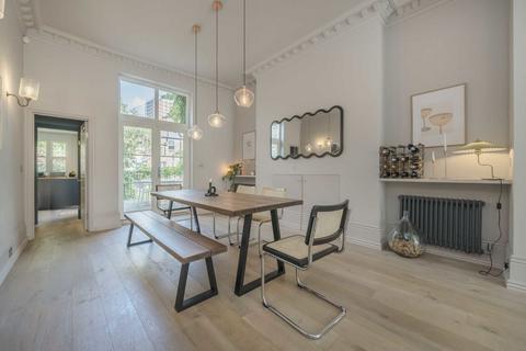 17a Westwick Gardens, London, W14 0BU