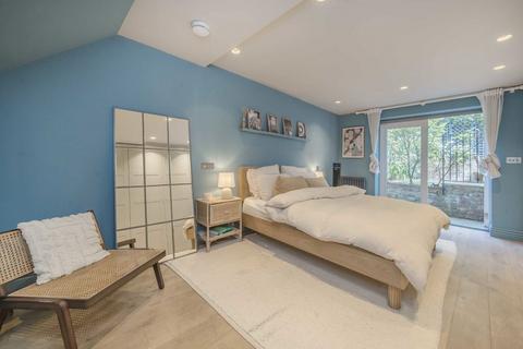 17a Westwick Gardens, London, W14 0BU