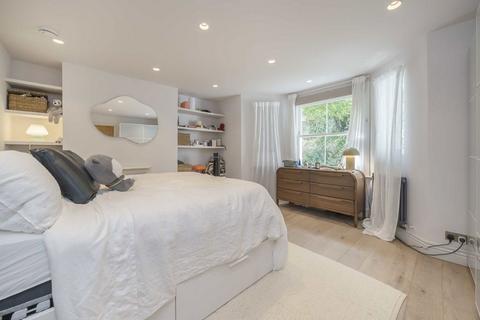 17a Westwick Gardens, London, W14 0BU
