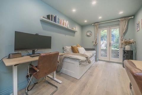 17a Westwick Gardens, London, W14 0BU
