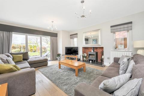 5 bedroom detached house to rent, Montague Park, Winkfield
